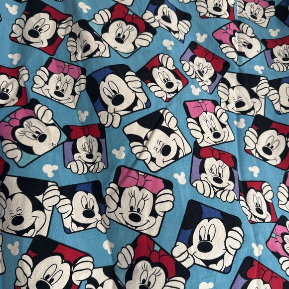 Disney Mickey And Minnie Mouse Women’s Scrub Top Size L Hearts Cute Medical Top‎ - Picture 7 of 9